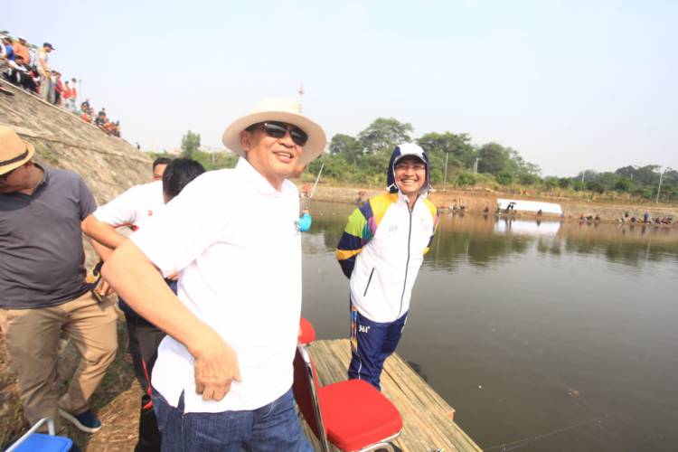 Wagub Ajak Gubernur Nge-Vlog Mancing