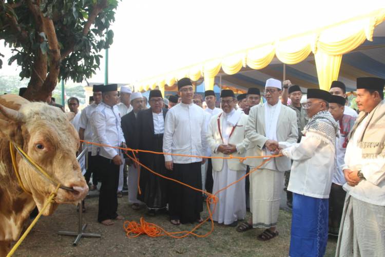 Gubernur dan Wagub Shalat Ied di Masjid Al-Bantani