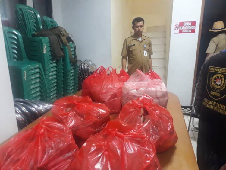 Dinas Kominfo Kota Tangerang Salurkan Bantuan ke Korban Banjir