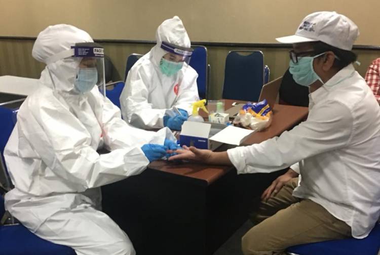 Pegawai Diskominfo Banten Jalani Rapid Test