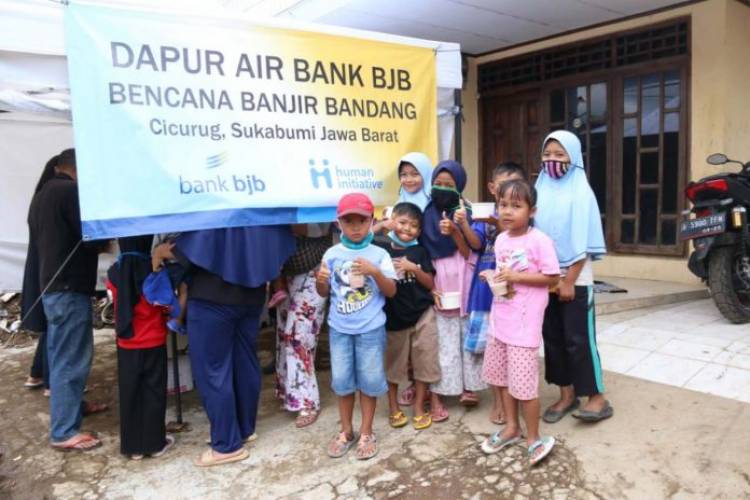 Bank BJB Peduli, Beri Bantuan ke Warga Terdampak Banjir Sukabumi