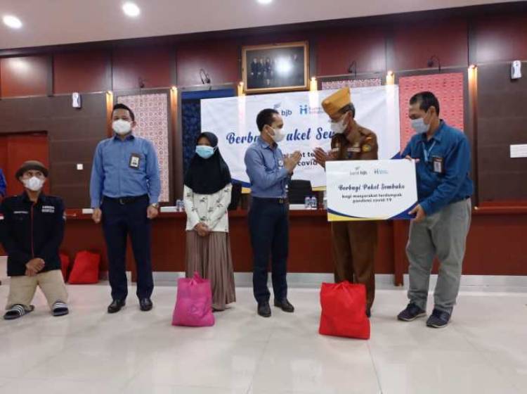 BJB Beri 10 Ribu Paket Sembak untuk Warga Terdampak Covid-19